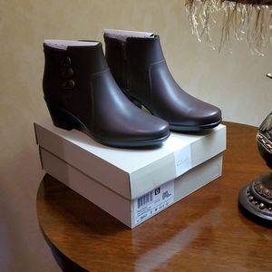 Clarks Boots Emslie Monet Dk Brown NWT W Size 9